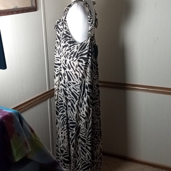 H&M Black and Cream Patterned Maxi Dress Beachy, Summer, Vacation, Animal Print - Picture 6 of 8